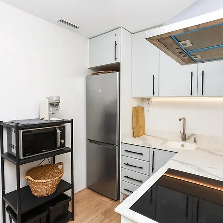 148 Paseo Al Mar A-3 Apartman *